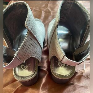 Women open toe sandals